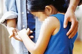 Một tổ trưởng tổ dân phố ở Hà Nội bị “tố” dâm ô bé gái?