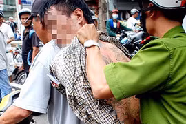Bắt cóc con người tình đòi tiền chuộc, đâm trọng thương công an