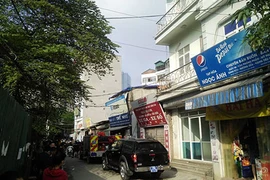 Hà Nội: Sau tiếng nổ lớn, cửa hàng gas bốc cháy ngùn ngụt