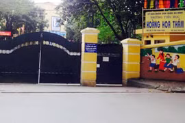 Giòi bò ngoe nguẩy trong suất cơm Trường tiểu học Hoàng Hoa Thám HN