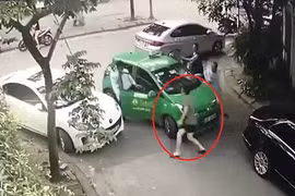 Khởi tố chủ xe Mercedes đánh tài xế taxi Mai Linh phun máu
