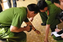 Sau tiếng nổ, bàng hoàng phát hiện vợ chồng tử vong cạnh khẩu súng