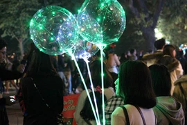 Bóng bay galaxy phát nổ, 3 sinh viên nhập viện