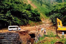 Yên Bái: Mưa lớn sạt lở kinh hoàng, chia cắt tỉnh lộ 174