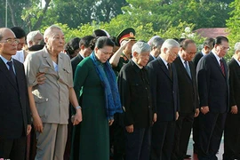Ảnh: Lãnh đạo Đảng, Nhà nước viếng các anh hùng liệt sĩ