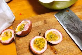 Cách pha trà chanh dây mật ong giúp chị em dưỡng da