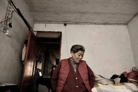 10 năm ở với con gái trông cháu, khi cháu lớn, bà cụ bị con đuổi về quê