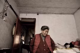 10 năm ở với con gái trông cháu, khi cháu lớn, bà cụ bị con đuổi về quê