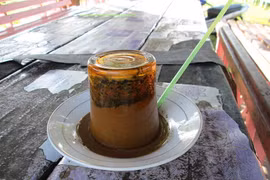 Món cà phê úp ngược kỳ lạ của người Indonesia