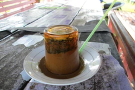 Món cà phê úp ngược kỳ lạ của người Indonesia