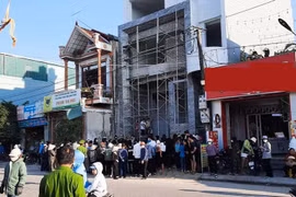 Vợ chồng ở Thái Bình tuyên bố vỡ hụi, hàng chục người mang quan tài đi tìm