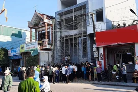 Vợ chồng ở Thái Bình tuyên bố vỡ hụi, hàng chục người mang quan tài đi tìm