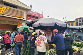 Sôi động chợ lá dong lâu đời nhất Hà Nội ngày cận Tết