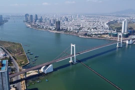 Độc đáo những cây cầu bắc qua sông Hàn