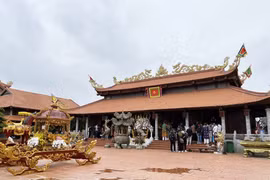 NSƯT Hoài Linh sống kín tiếng trong nhà thờ Tổ 100 tỷ đồng 