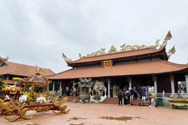 NSƯT Hoài Linh sống kín tiếng trong nhà thờ Tổ 100 tỷ đồng 