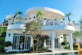 Vợ chồng diễn viên Mạnh Trường có khối tài sản đồ sộ 