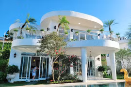 Vợ chồng diễn viên Mạnh Trường có khối tài sản đồ sộ 