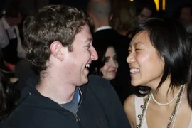 Mối lương duyên của vợ chồng ông chủ Facebook và hôn nhân viên mãn