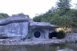 Cận cảnh hang đá nơi doanh nhân Đặng Lê Nguyên Vũ ở ẩn 