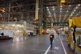 Choáng ngợp nhà máy sản xuất máy bay của Boeing ở Mỹ