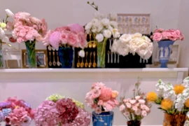 Căn hộ sang trọng ngập hoa tươi của MC Diệp Chi