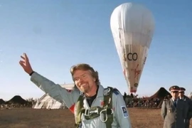 Tỷ phú Richard Branson gần 80 tuổi vẫn thích chơi ngông