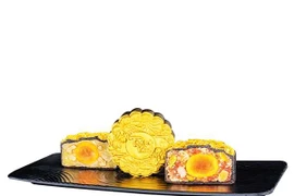 Có gì đặc biệt ở những chiếc bánh trung thu giá hàng chục triệu đồng?