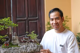 Loạt cỏ dại được biến thành những chậu bonsai đầy nghệ thuật