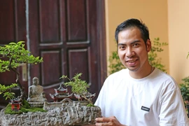 Loạt cỏ dại được biến thành những chậu bonsai đầy nghệ thuật