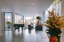 Bố mẹ Hồ Ngọc Hà sở hữu biệt thự 20 tỷ khủng cỡ nào?