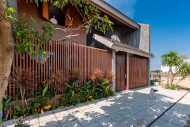 Ngôi nhà thoáng mát cả ngày nhờ khoét rỗng sàn từ tầng 3 xuống tầng 1