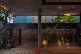 Cận cảnh căn nhà được bao bọc bởi... rừng cây giữa đô thị 