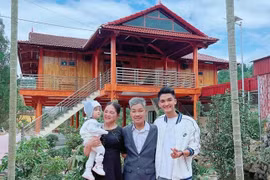 Bên trong ngôi nhà sàn bạc tỷ Mạc Văn Khoa xây tặng ba mẹ