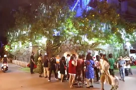 Dân tình đổ xô đến check in tại biệt thự 60 tỷ của Đàm Vĩnh Hưng