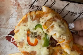 Pizza cấp đông 6 tháng không nhãn mác có đáng tin?