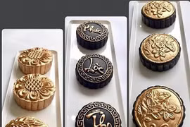 Bánh Trung thu dát vàng siêu đắt đỏ có gì đặc biệt?