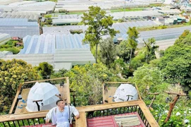 Nhạc sĩ Khánh Đơn sở hữu cơ ngơi cả nghìn m2 như resort