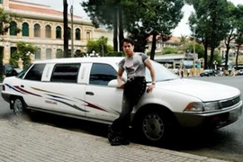 Ca sĩ Ngọc Sơn vừa lên chức Chủ tịch công ty có tài sản vạn người ước 