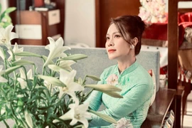 Căn hộ ngập sắc hoa đẹp mê mẩn của BTV Hoàng Trang 