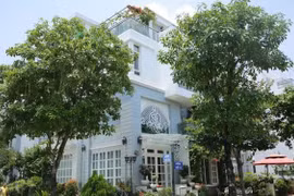 Vợ chồng Thuý Hạnh - Minh Khang sở hữu biệt thự như vườn cổ tích