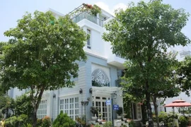 Vợ chồng Thuý Hạnh - Minh Khang sở hữu biệt thự như vườn cổ tích