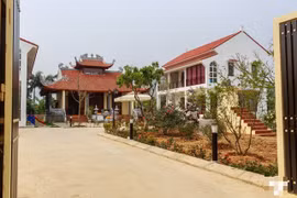 NSƯT Việt Hoàn sở hữu loạt bất động sản rộng thênh thang