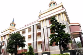 Trước khi 'ngã ngựa', các đại gia đã bạo tay vung tiền như nào?