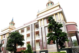 Trước khi 'ngã ngựa', các đại gia đã bạo tay vung tiền như nào?