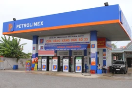 Các cửa hàng xăng dầu Petrolimex tại Hà Nội mở cửa suốt đêm đến 13/11