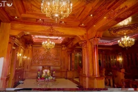 Biệt thự gỗ gõ đỏ độc nhất tại Việt Nam