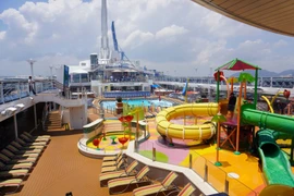 Tận mục siêu du thuyền Spectrum of the Seas vừa đến Việt Nam 