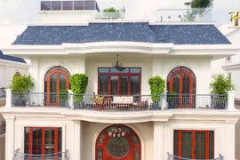 Bên trong căn biệt thự 300 tỷ đồng của đại gia làng hài Việt Hương