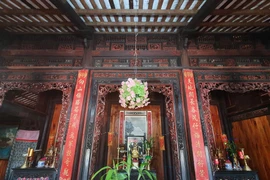 Nhà cổ trăm cột bằng gỗ quý 5 năm mới hoàn thiện